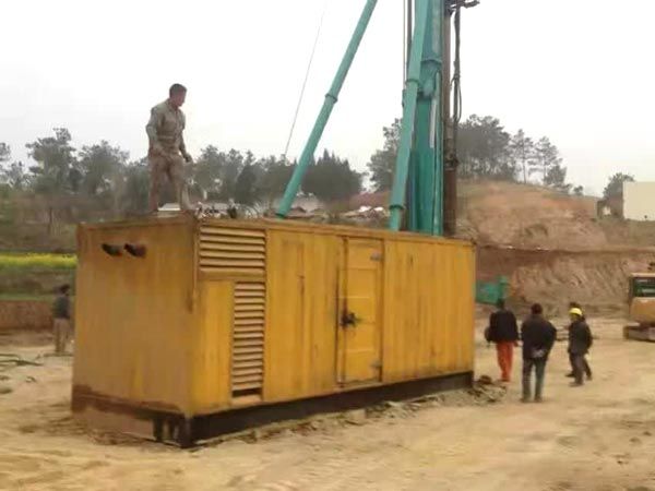 维西如何判断水冷式机油散热器密封件是否需要更换？